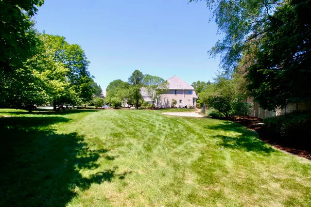 $339,900 | 44 Oak Bluff Court, Naperville, IL 60565