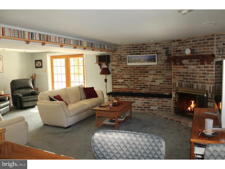720 Liberty Road Mount Laurel, NJ 08054 - Photo 21 of 25 Family Room