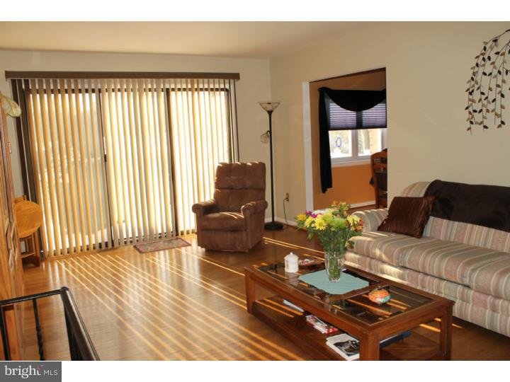 720 Liberty Road Mount Laurel, NJ 08054 - Photo 5 of 25 Living Room