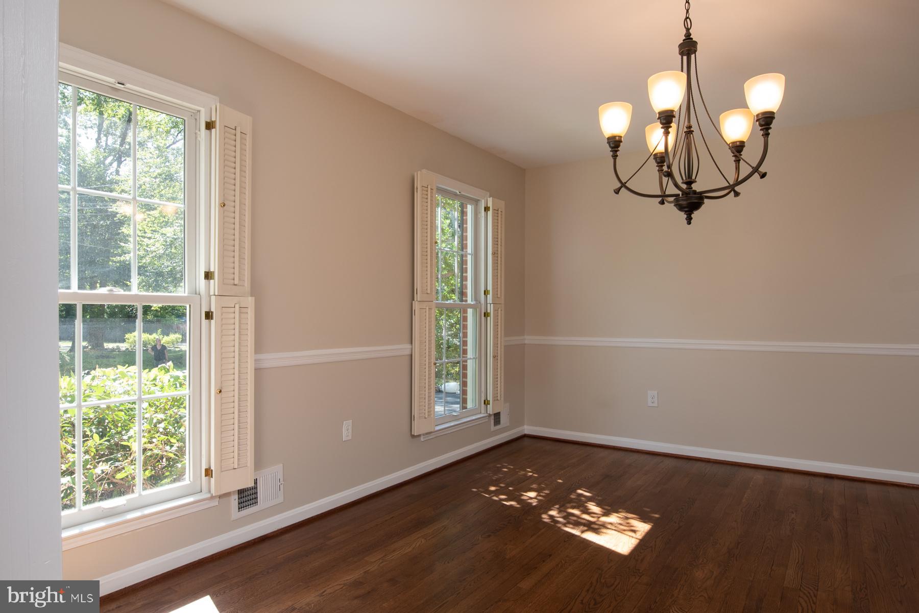 5120 Clinton Road Alexandria, VA 22312 - Photo 11 of 48 Tons of light