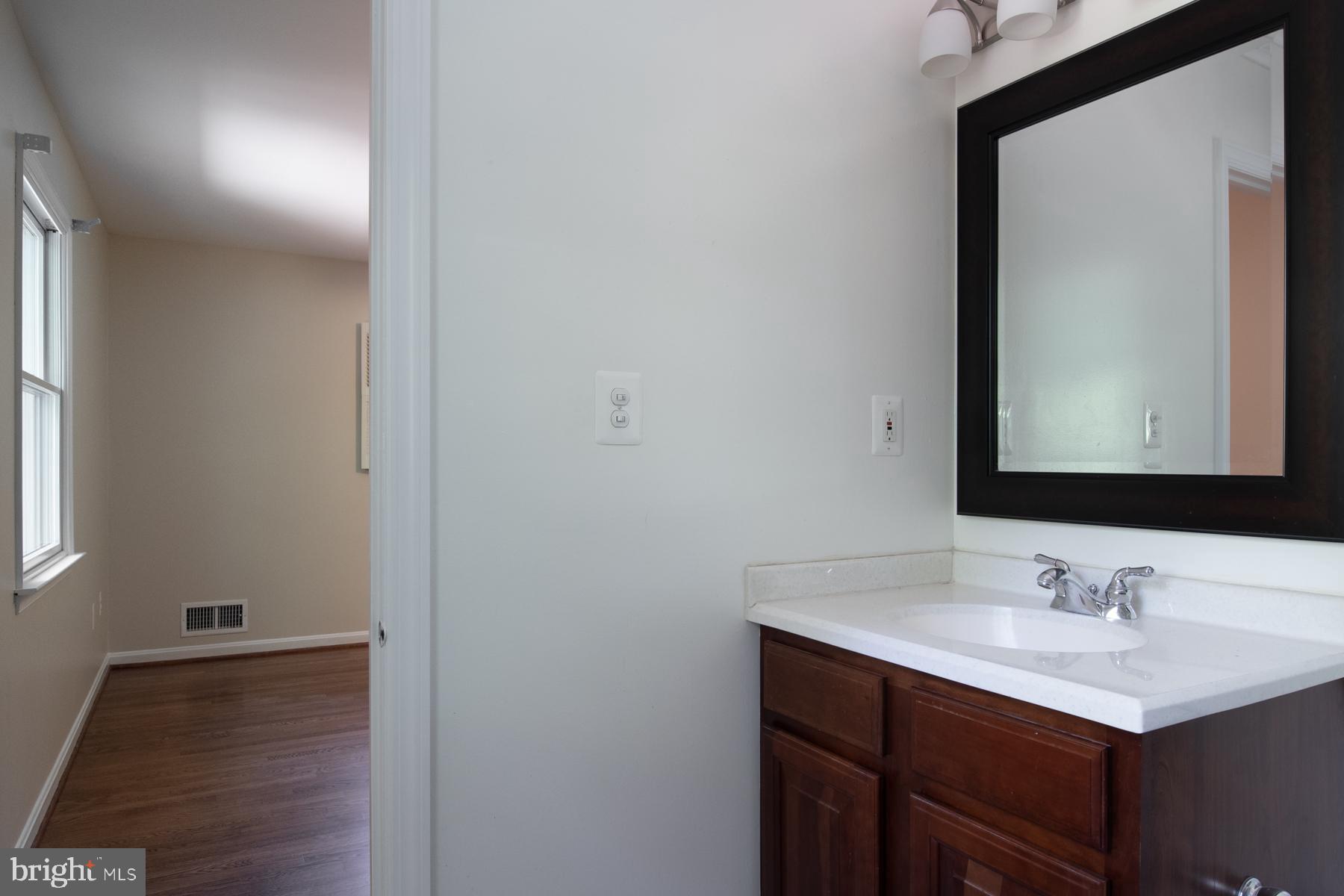 5120 Clinton Road Alexandria, VA 22312 - Photo 25 of 48 Master bath