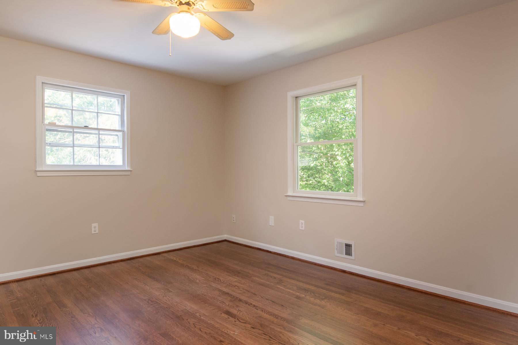 5120 Clinton Road Alexandria, VA 22312 - Photo 28 of 48 Back bedroom