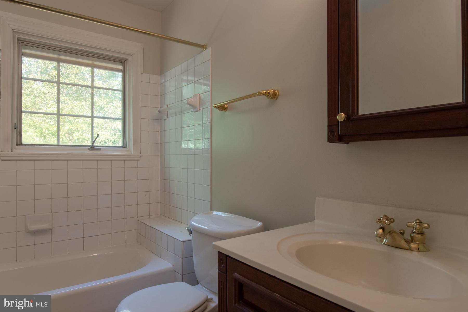 5120 Clinton Road Alexandria, VA 22312 - Photo 34 of 48 Hall bath