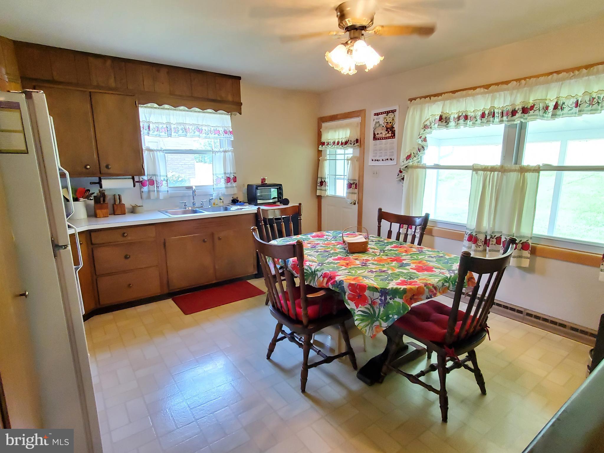 1527 Commonwealth Boulevard Reading, PA 19607 - Photo 7 of 31 Gallery Image 7