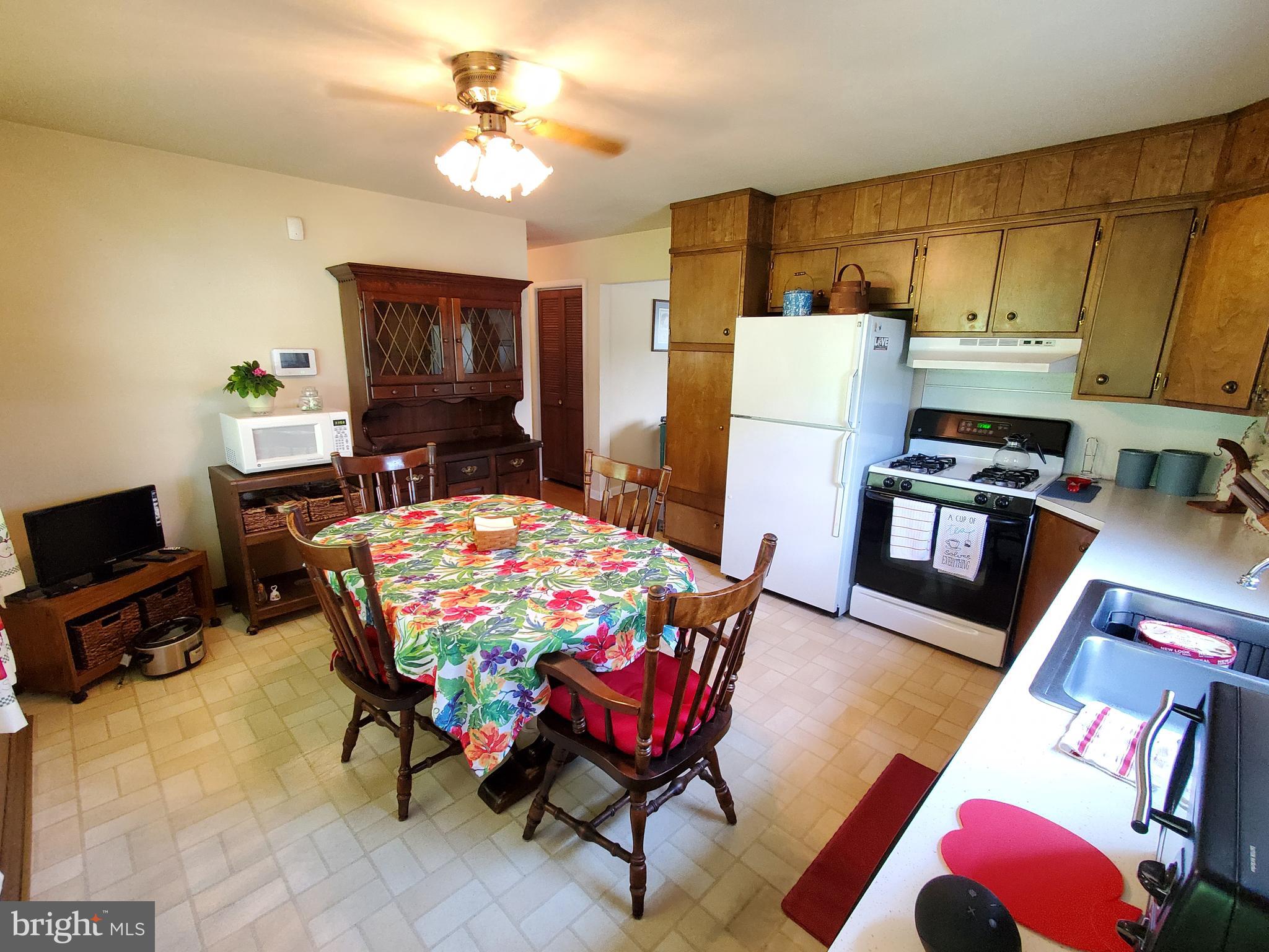 1527 Commonwealth Boulevard Reading, PA 19607 - Photo 8 of 31 Gallery Image 8