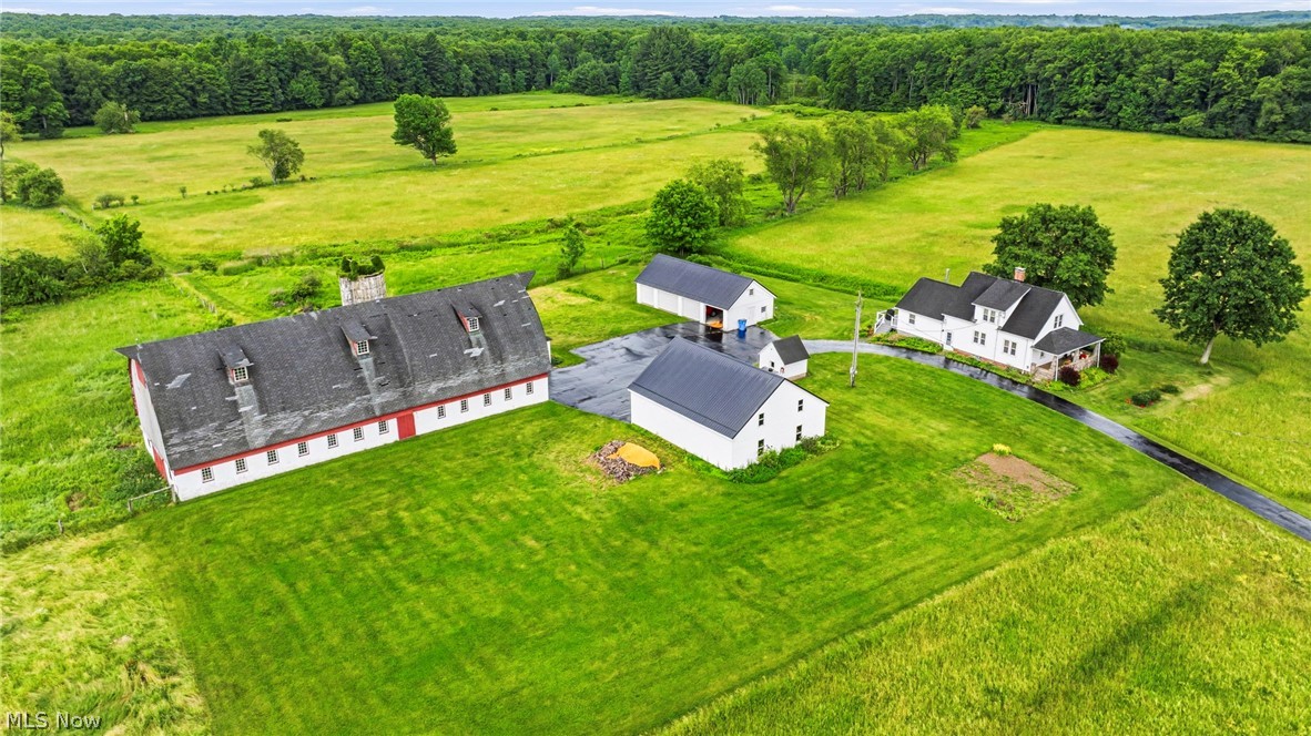 10803 Kile Road Chardon, OH 44024 - Photo 4 of 40