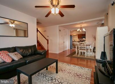 3036 Wayne Road Falls Church, VA 22042 - Photo 5 of 27 Living Room