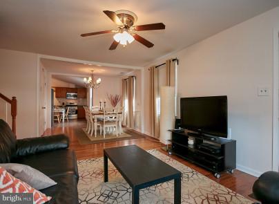 3036 Wayne Road Falls Church, VA 22042 - Photo 6 of 27 Living Room