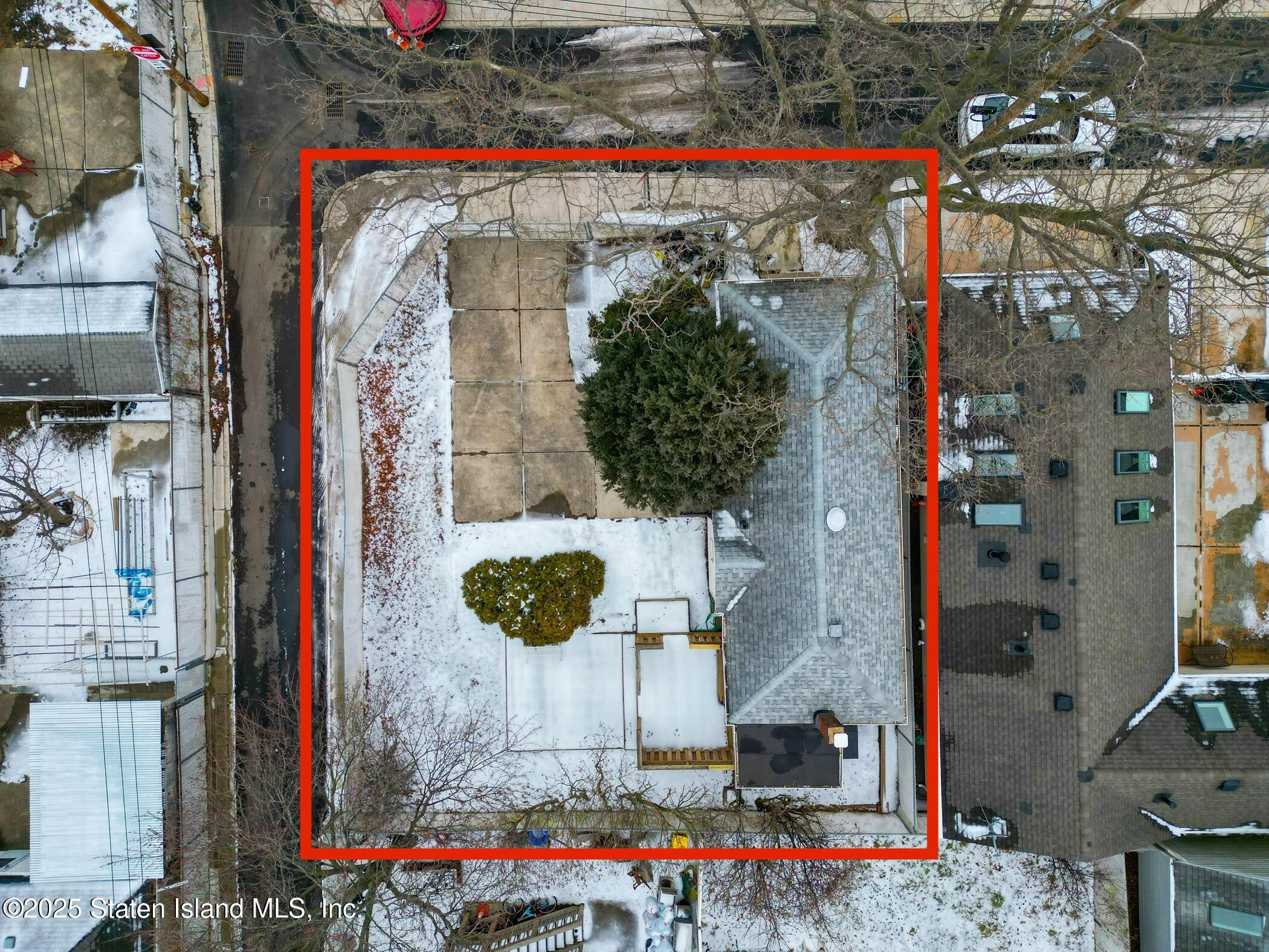 6 Center Place Staten Island, NY 10306 - Photo 2 of 3