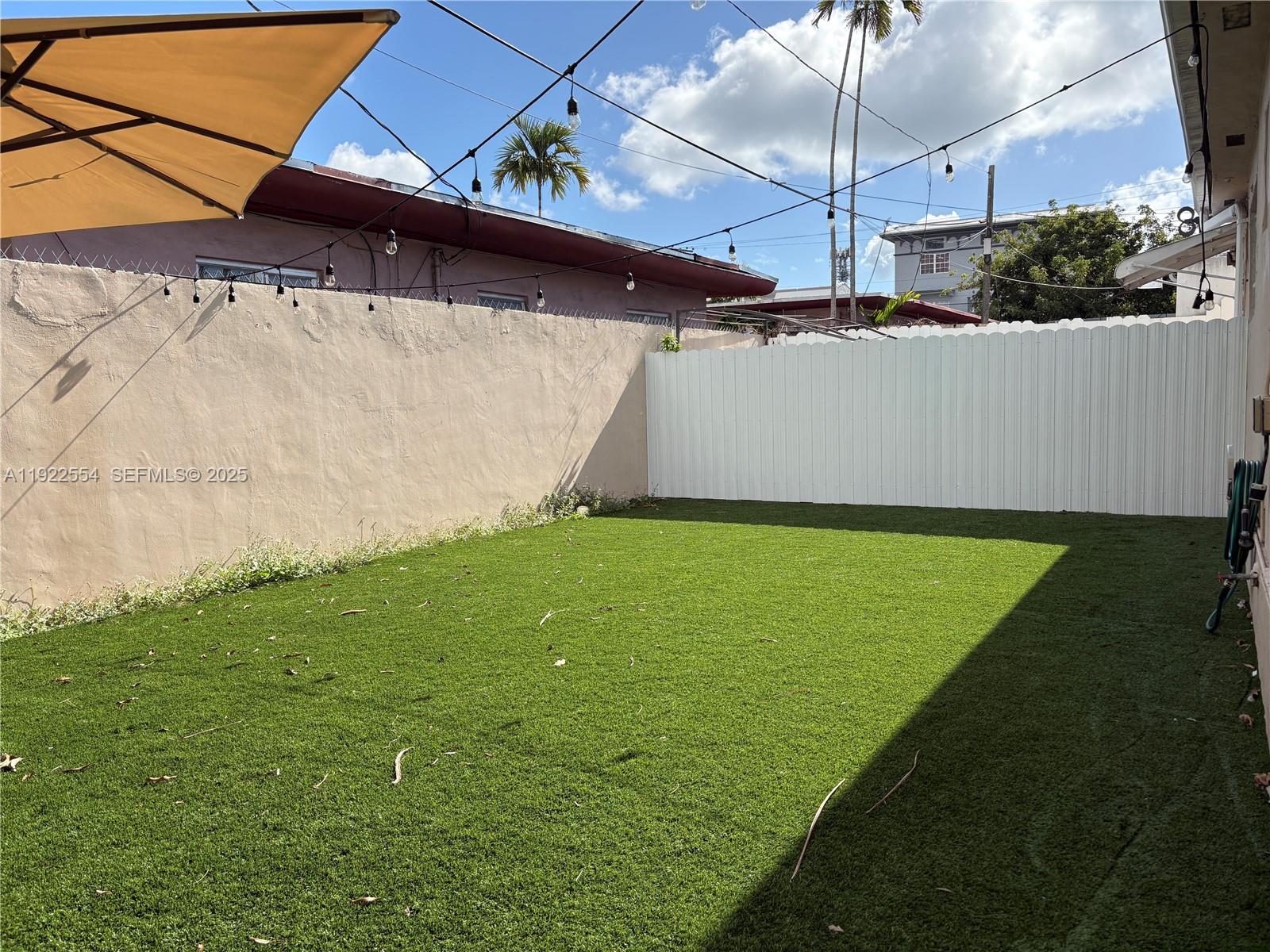 527 Southwest 9th Avenue, Unit 527 Miami, FL 33130 - Photo 30 of 34 a view of a backyard