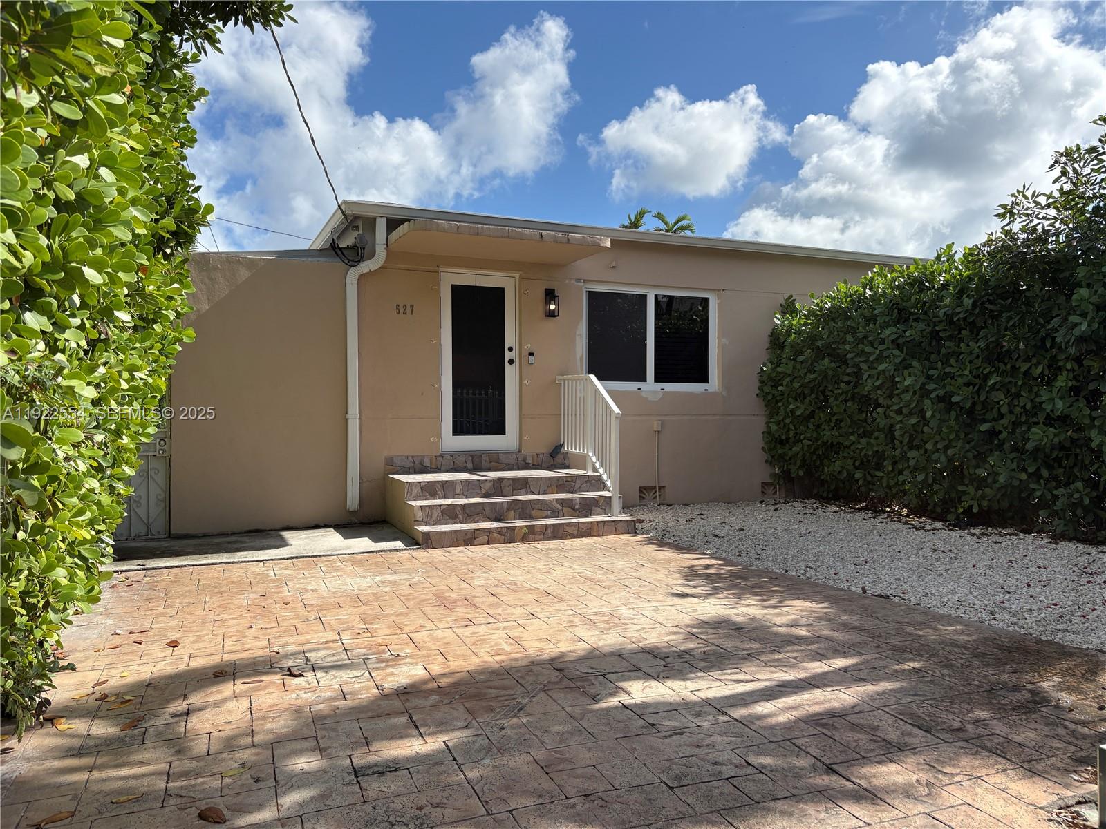 527 Southwest 9th Avenue, Unit 527 Miami, FL 33130 - Photo 3 of 34 a view of house with backyard and garden