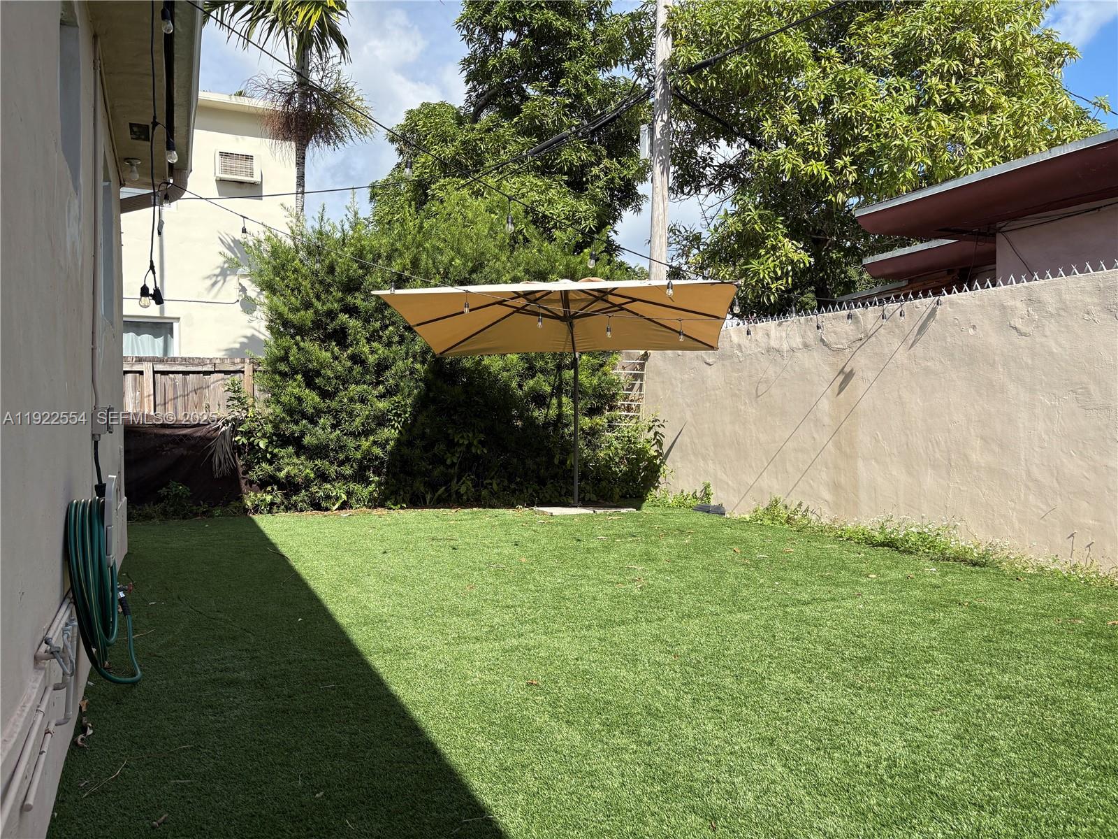 527 Southwest 9th Avenue, Unit 527 Miami, FL 33130 - Photo 31 of 34 a view of a backyard with potted plants