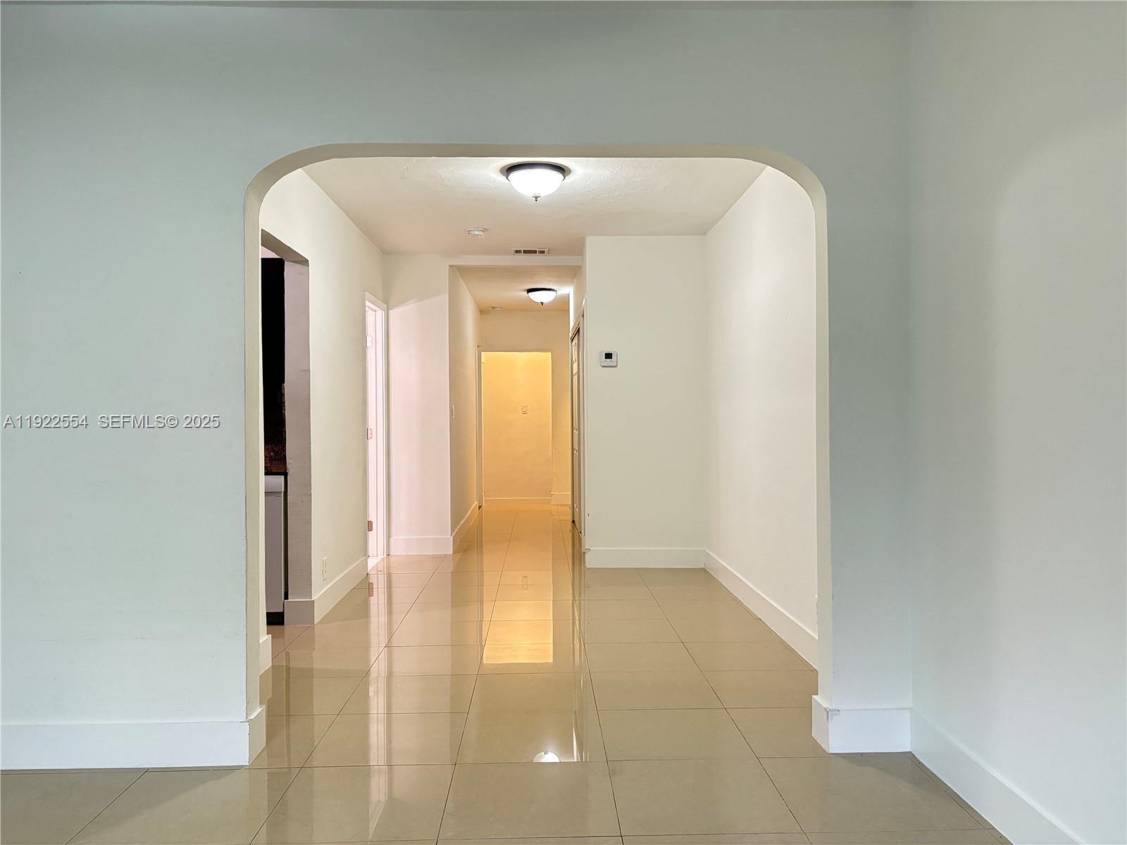 527 Southwest 9th Avenue, Unit 527 Miami, FL 33130 - Photo 9 of 34 view of an empty room