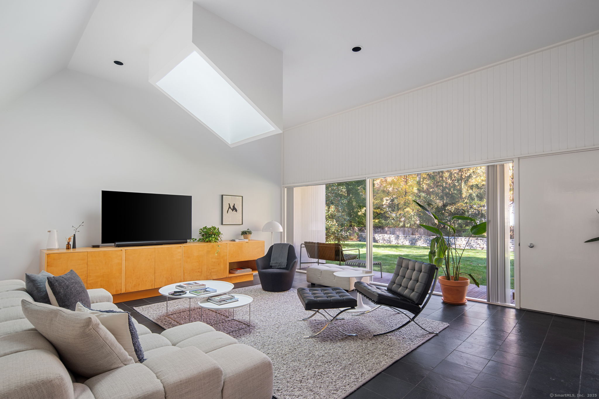 431 Valley Road New Canaan, CT 06840 - Photo 12 of 36