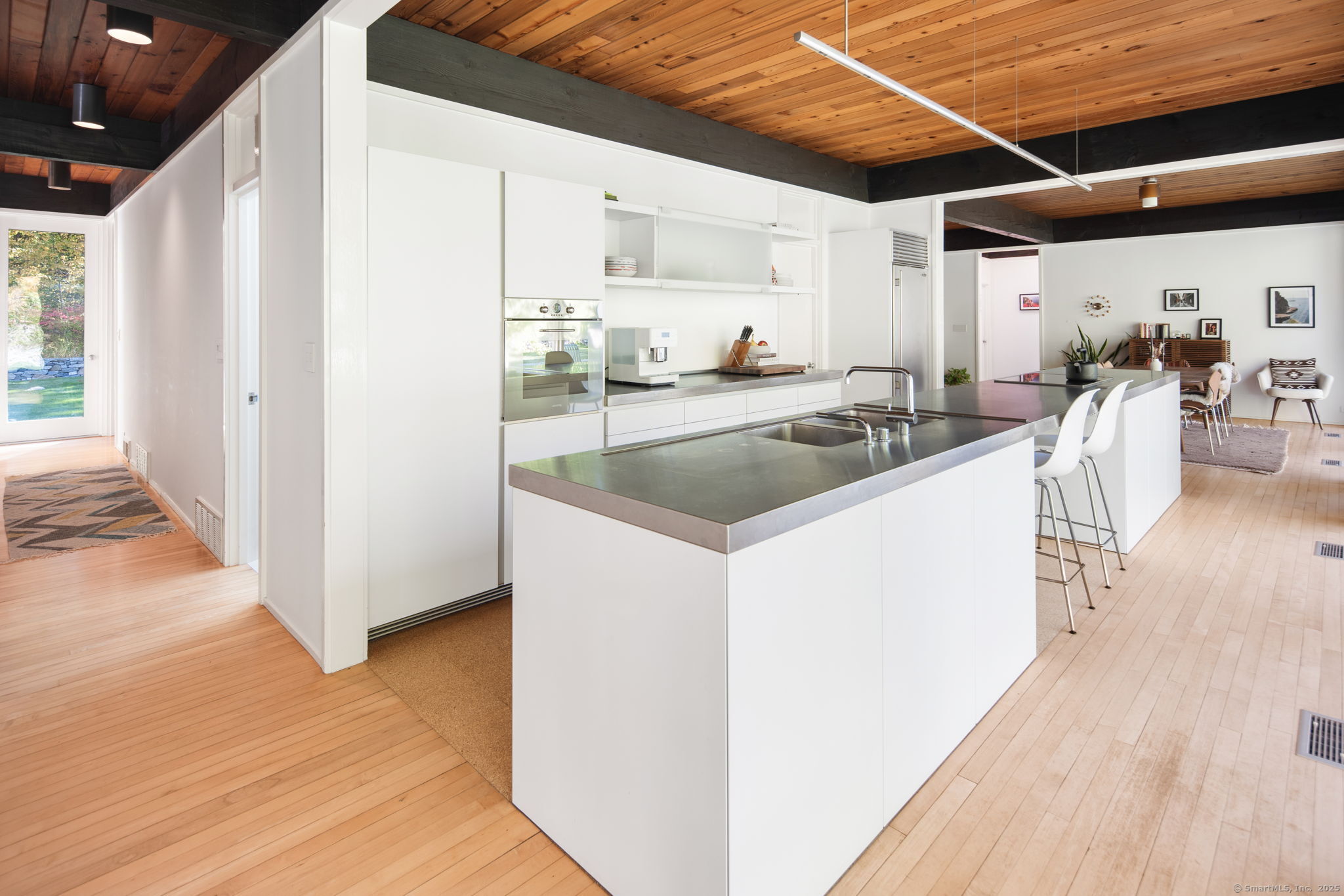 431 Valley Road New Canaan, CT 06840 - Photo 5 of 36