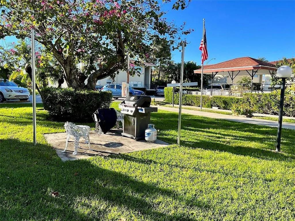 2202 Northeast 36th Street, Unit 15 Lighthouse Point, FL 33064 - Photo 5 of 23 Courtyard w Barbeque -Patio View