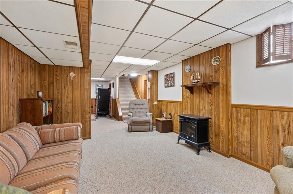 172 Eileen Drive Pittsburgh, PA 15227 - Photo 13 of 21 a living room with furniture