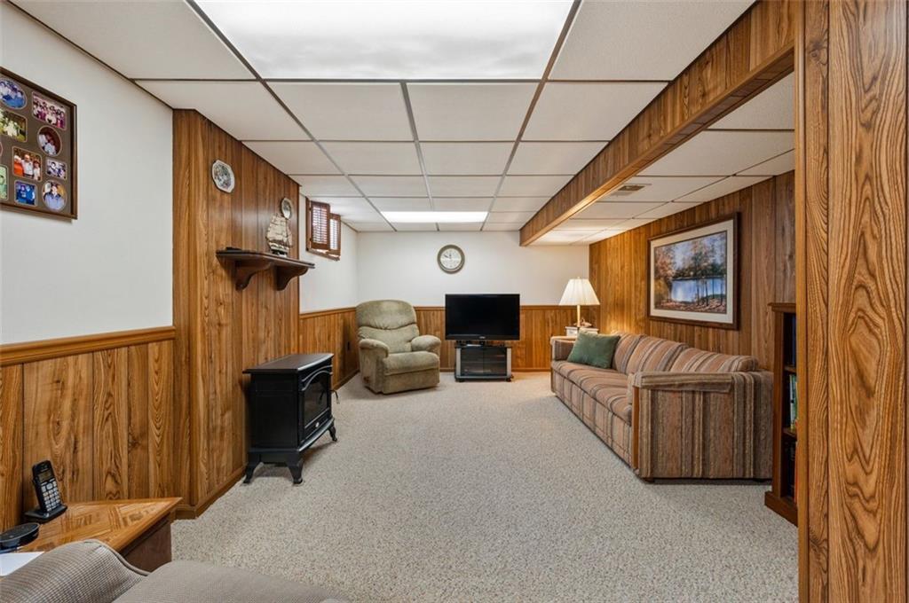 172 Eileen Drive Pittsburgh, PA 15227 - Photo 14 of 21 a living room with furniture