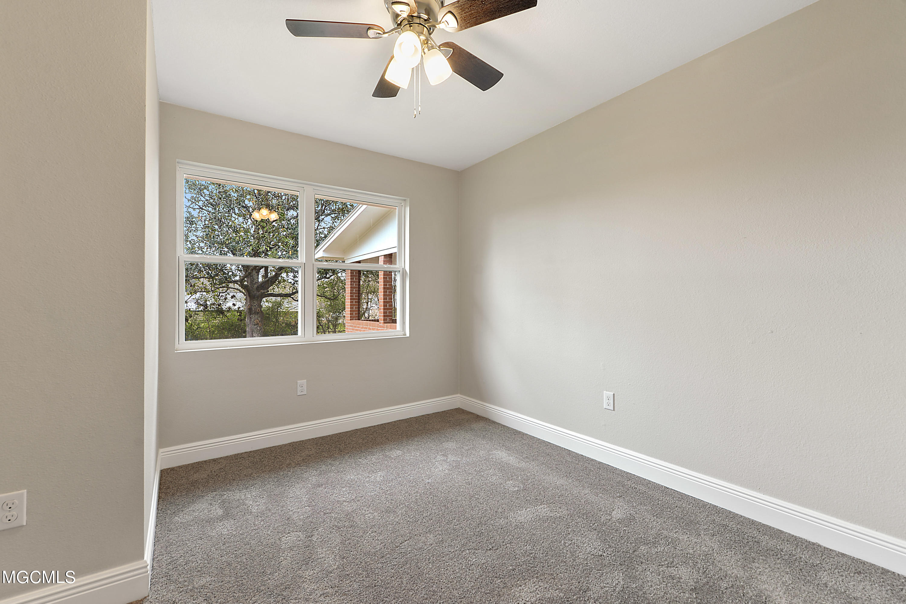 12409 Simpson Road Gulfport, MS 39503 - Photo 14 of 19 016