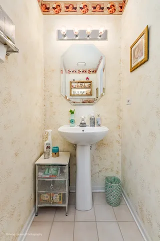 $394,900 | 2714 Whitlock Drive, Darien, IL 60561