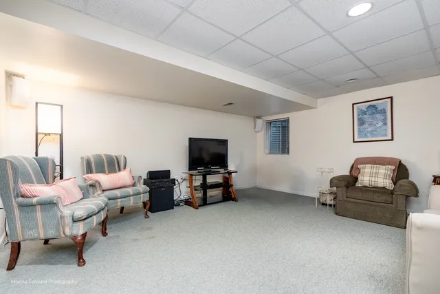 $394,900 | 2714 Whitlock Drive, Darien, IL 60561