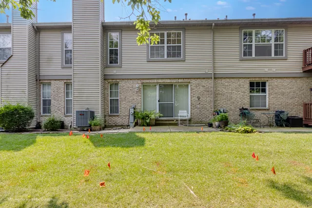 $394,900 | 2714 Whitlock Drive, Darien, IL 60561