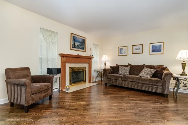 $394,900 | 2714 Whitlock Drive, Darien, IL 60561