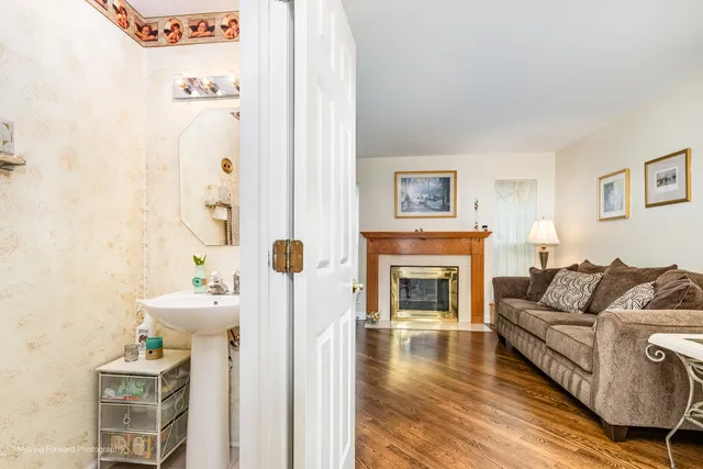 $394,900 | 2714 Whitlock Drive, Darien, IL 60561