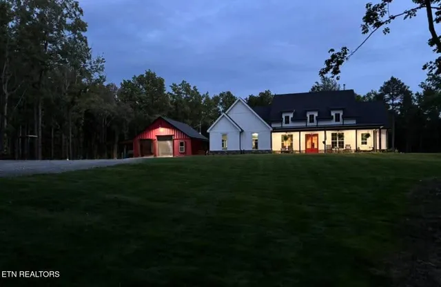 $835,000 | 255 Crst Vw Drive, Sunbright, TN 37872