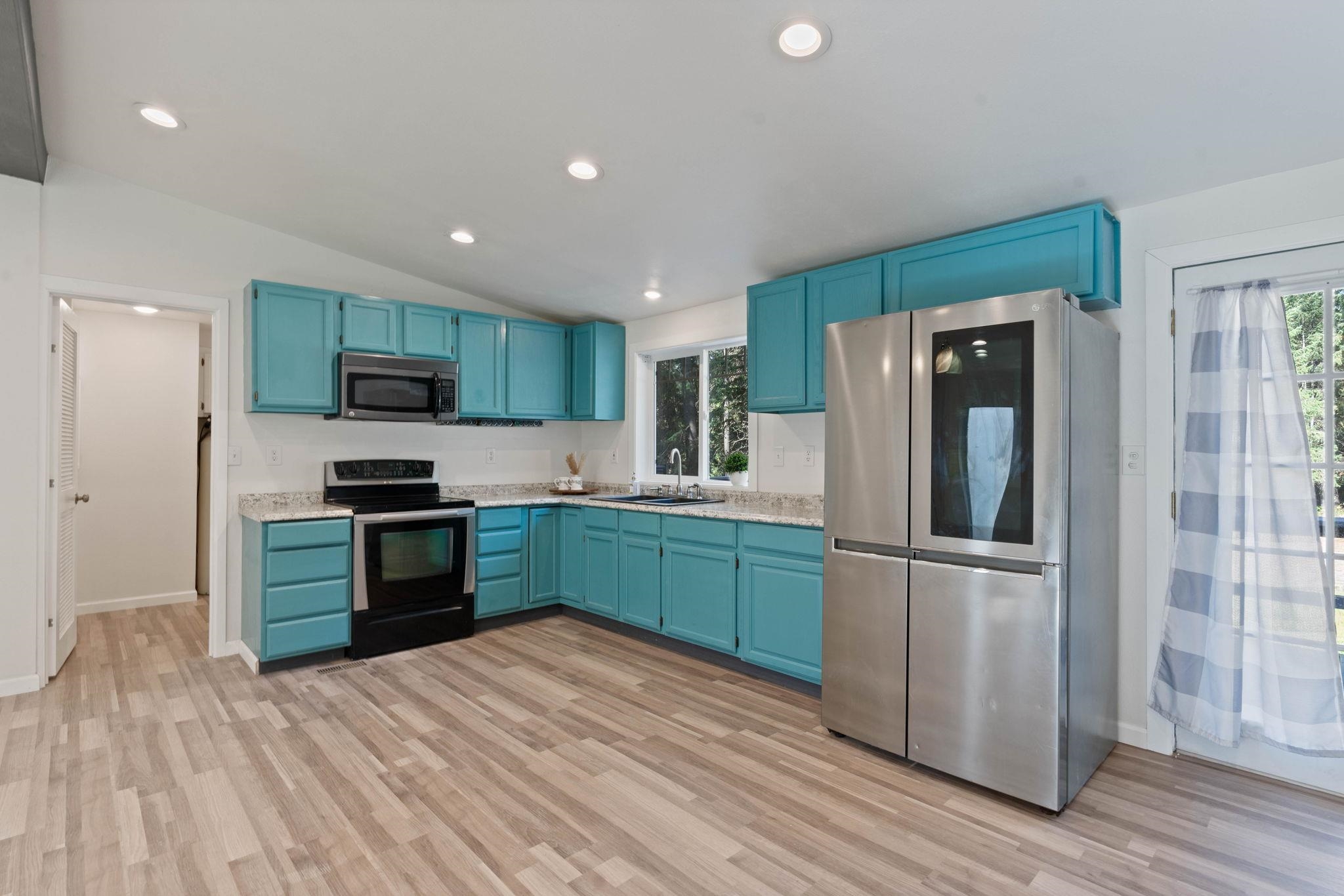 11923 East Moffat Road Mead, WA 99021 - Photo 13 of 50
