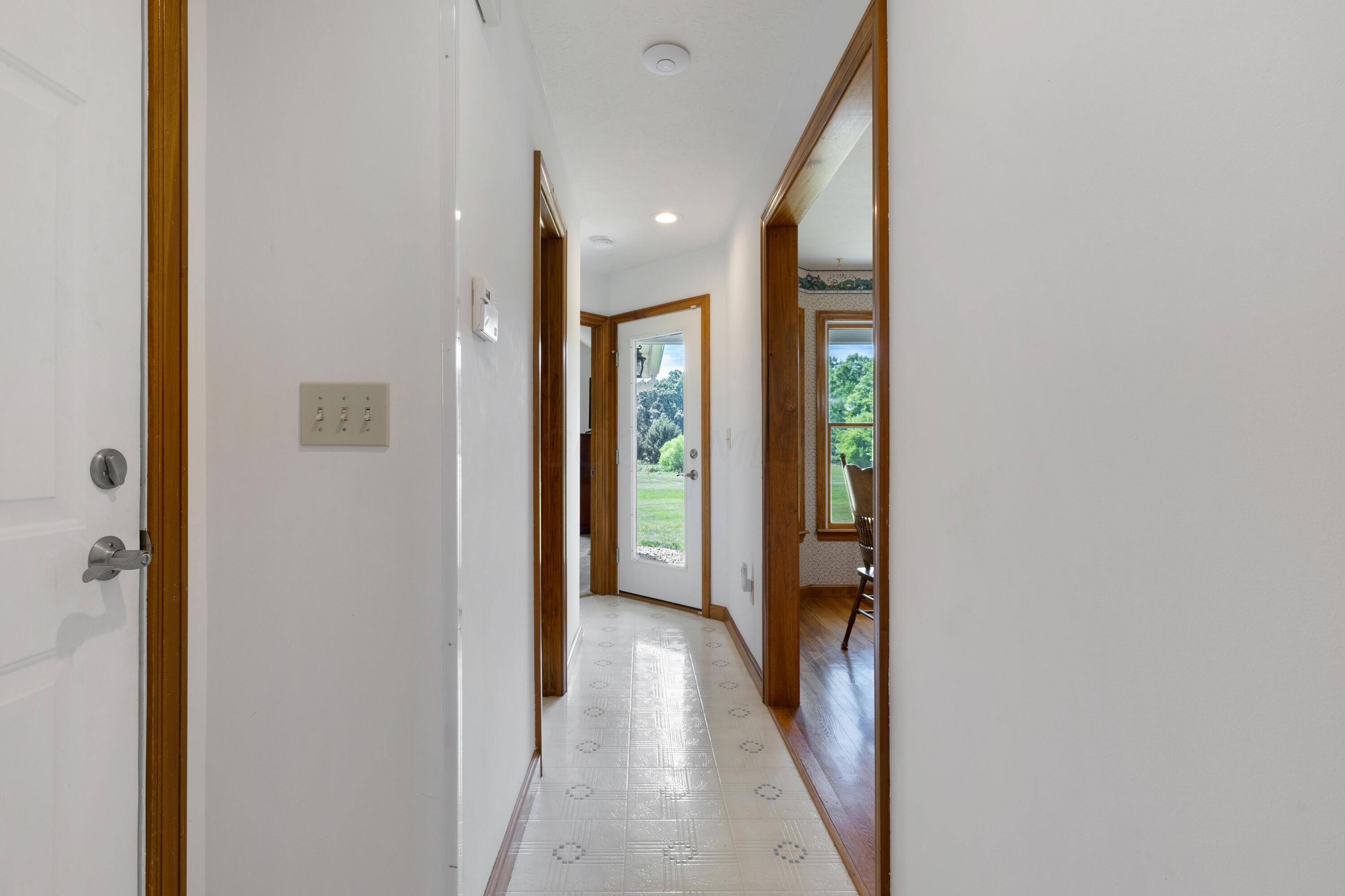 2828 Rome Corners Road Galena, OH 43021 - Photo 13 of 66 Hallway to owner's suite