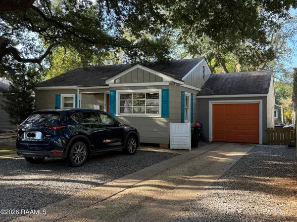 $2,100 | 741 St Louis Street, Lafayette, LA 70506