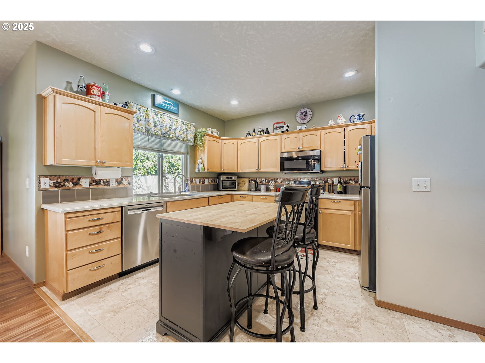 18271 Davis Street Sandy, OR 97055 - Photo 6 of 32