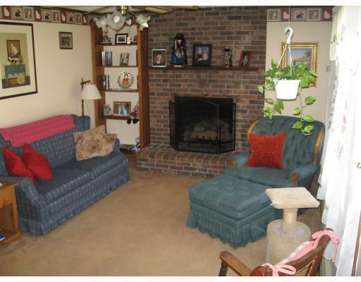 8 Mattity Road North Smithfield, RI 02896 - Photo 4 of 7 Living Room.