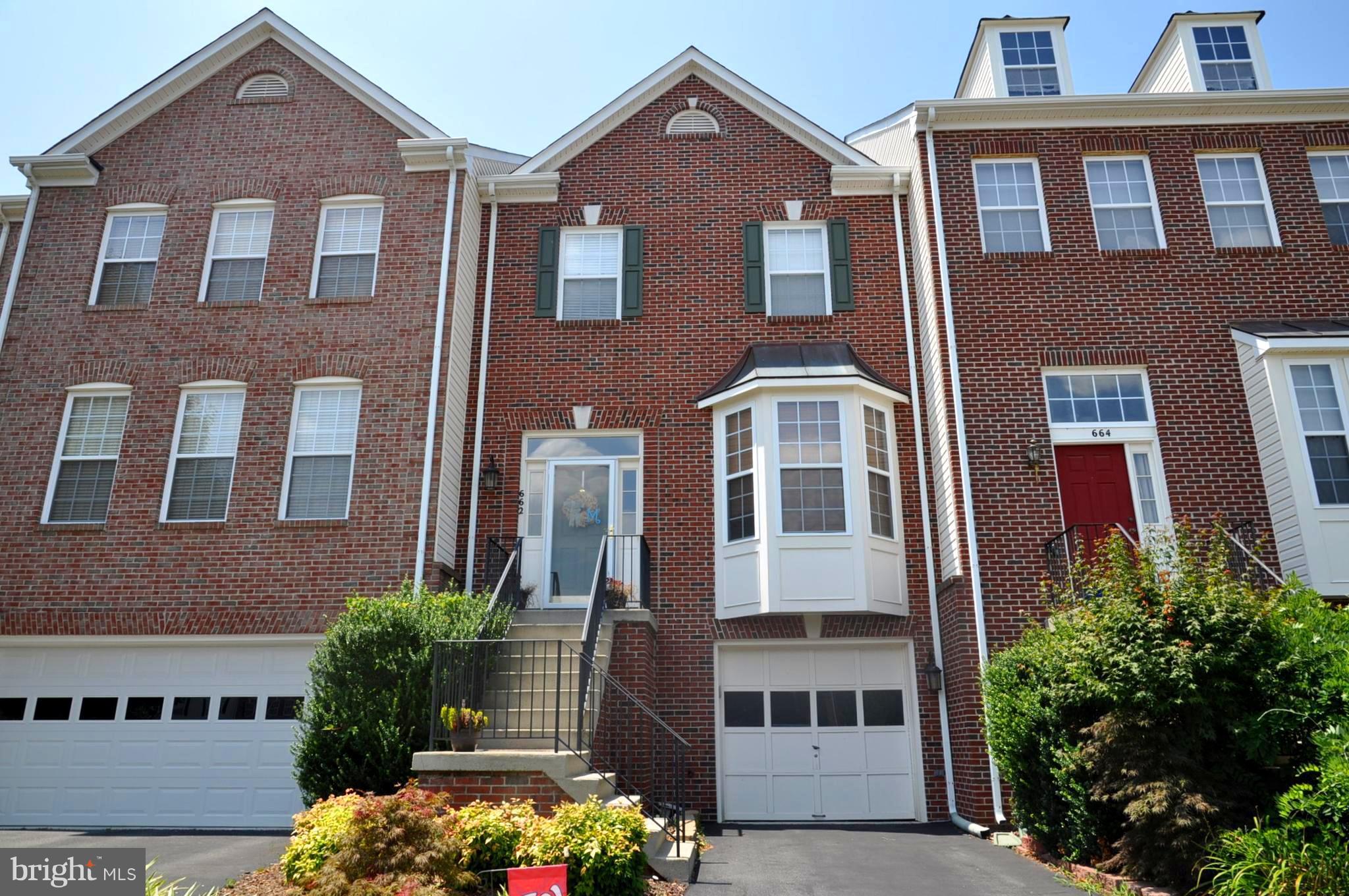 662 McLeary Square Southeast Leesburg, VA 20175 - Photo 1 of 30 Exterior (Front)