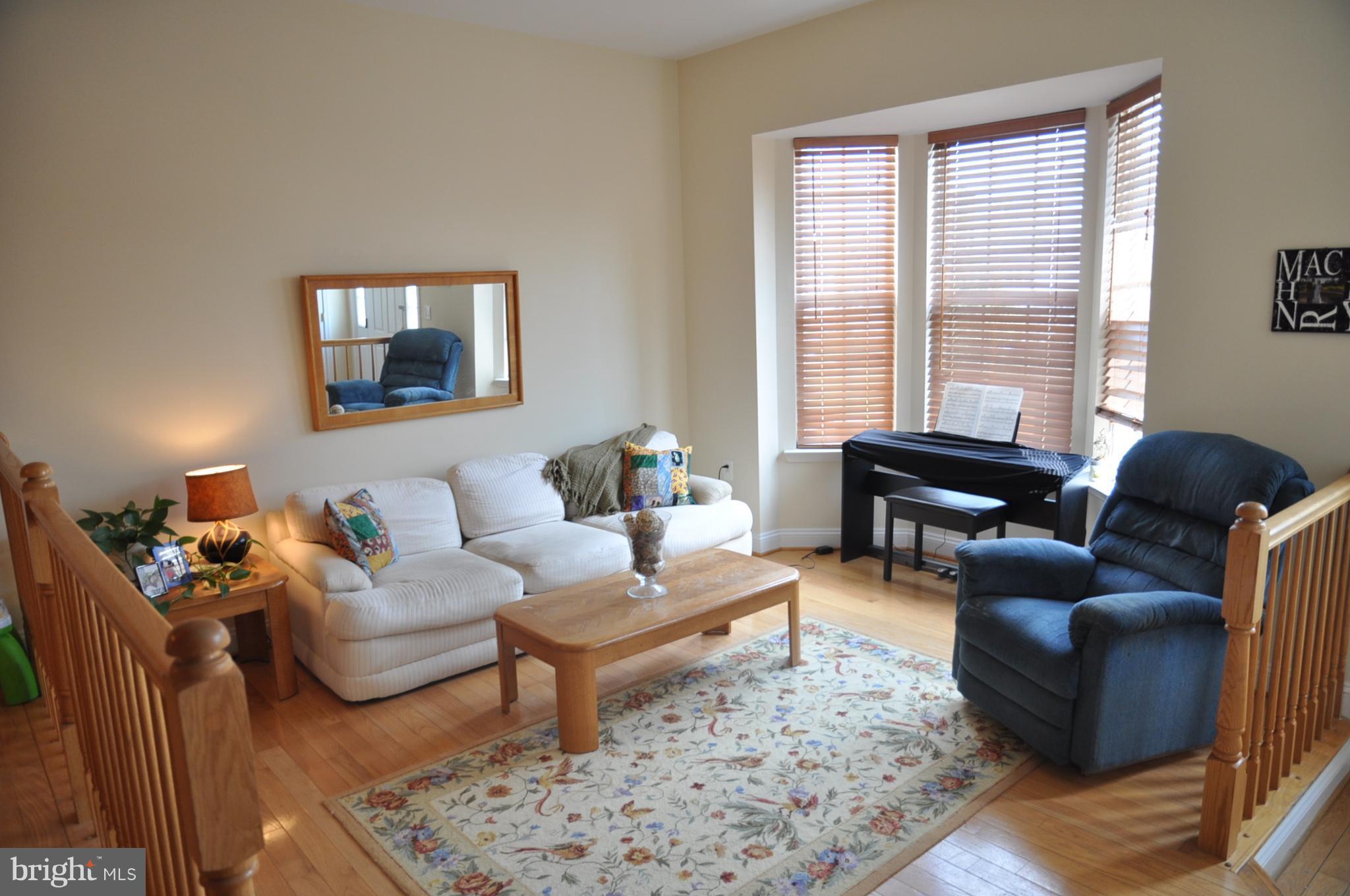 662 McLeary Square Southeast Leesburg, VA 20175 - Photo 3 of 30 Bright Living Room with hardwood floors