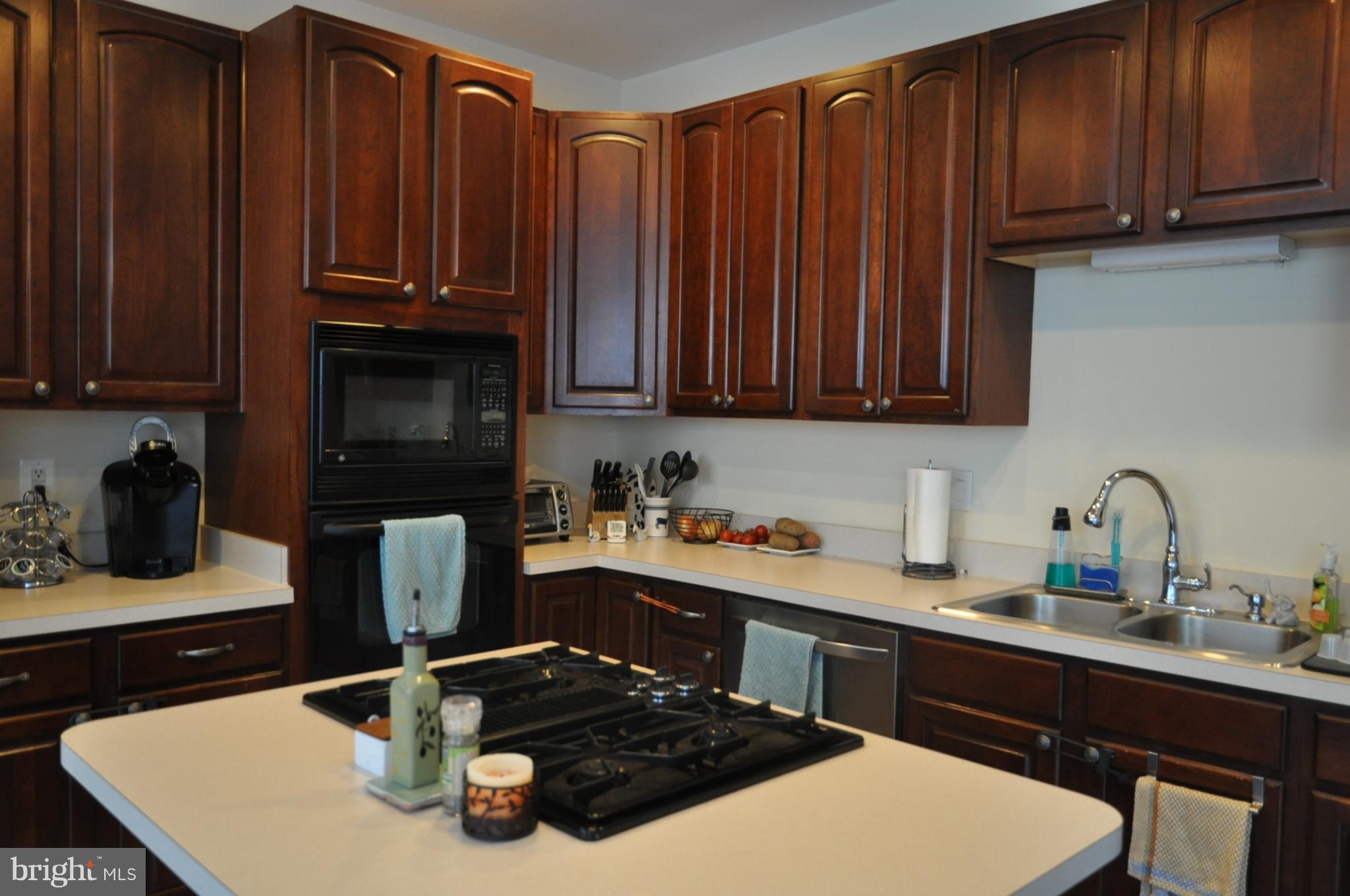 662 McLeary Square Southeast Leesburg, VA 20175 - Photo 8 of 30 Kitchen