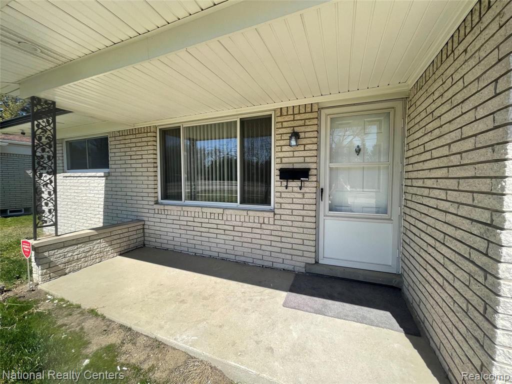 13189 Plumbrook Road Sterling Heights, MI 48312 - Photo 2 of 22