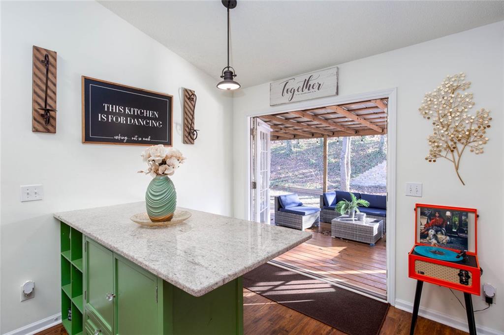 31 Abbey Lane Cartersville, GA 30120 - Photo 11 of 34 a view of dining room and window
