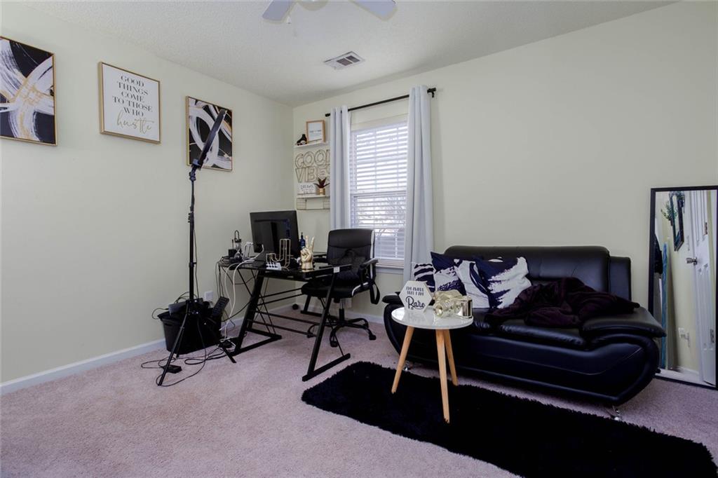 31 Abbey Lane Cartersville, GA 30120 - Photo 19 of 34 a living room with furniture