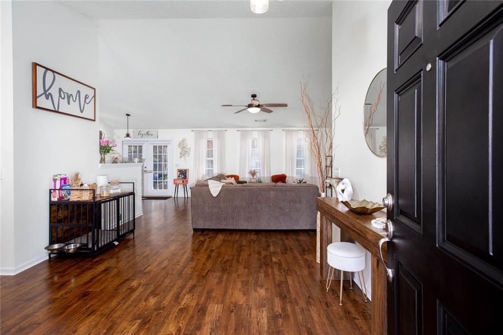 31 Abbey Lane Cartersville, GA 30120 - Photo 4 of 34 a living room with furniture and wooden floor