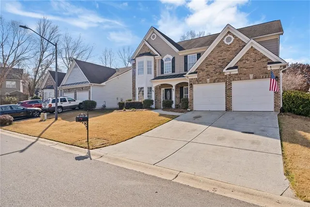 a front view of house with yard