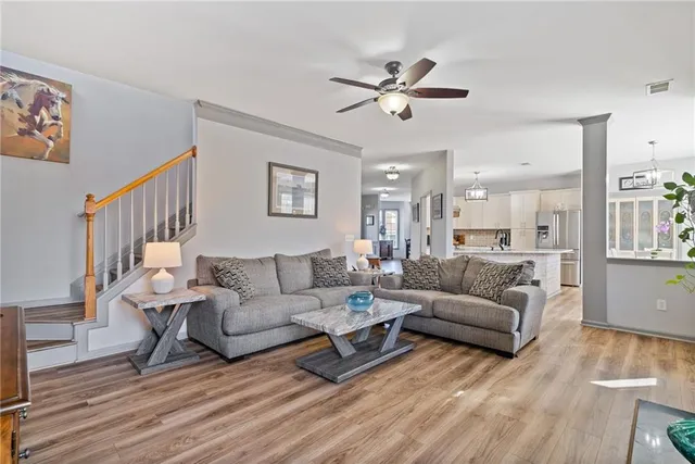 a view of a livingroom with furniture