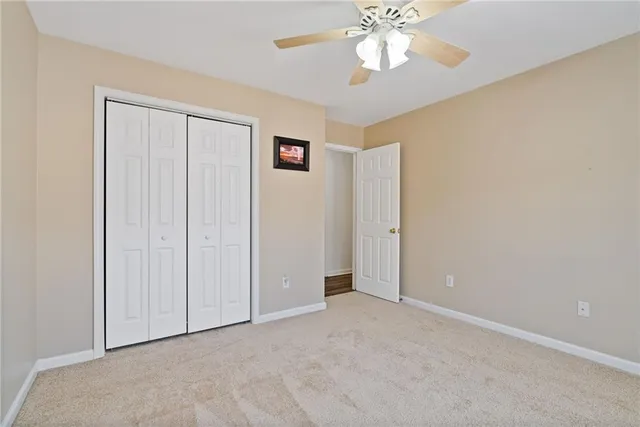 a view of a yard with a house