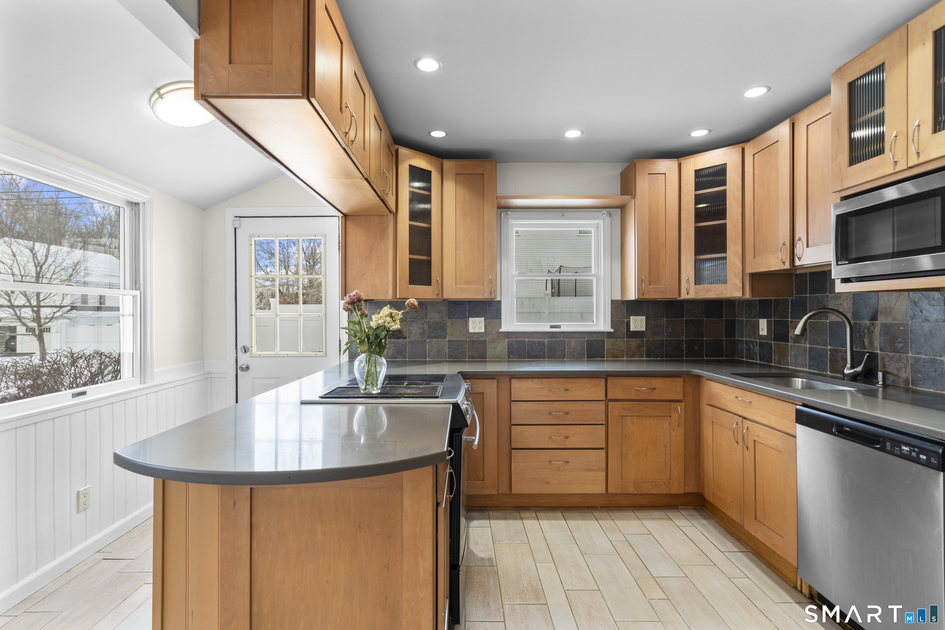 80 Adley Road Fairfield, CT 06825 - Photo 10 of 38