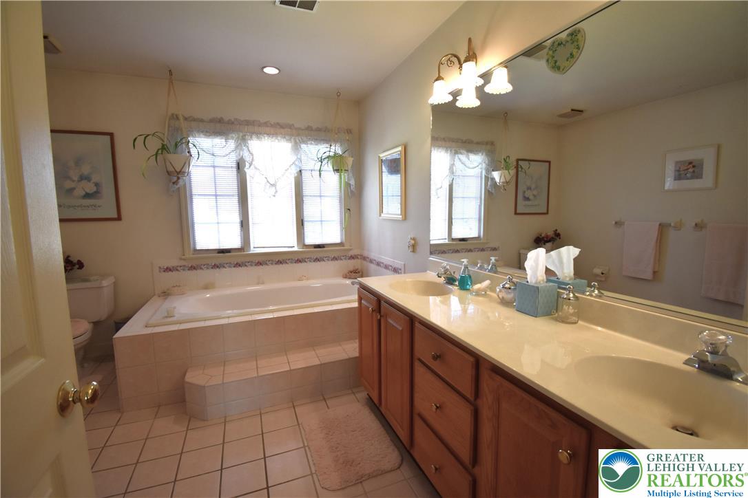 2215 Apple Road Fogelsville, PA 18051 - Photo 29 of 64