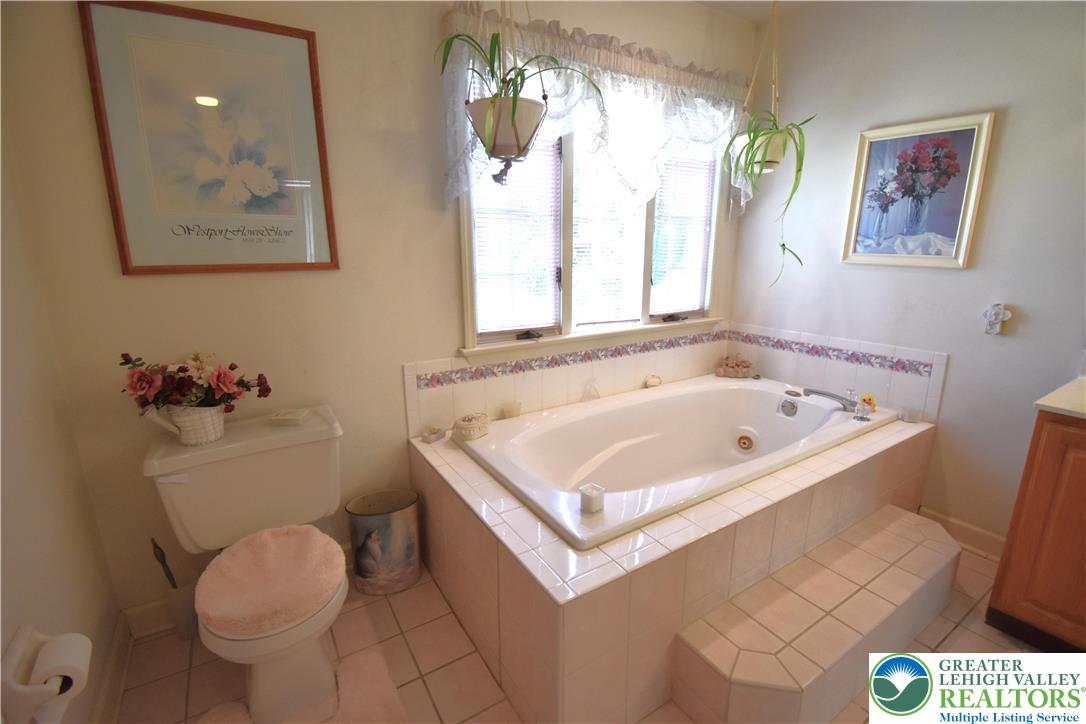 2215 Apple Road Fogelsville, PA 18051 - Photo 30 of 64