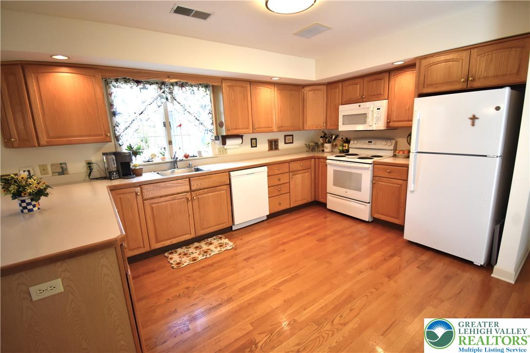 2215 Apple Road Fogelsville, PA 18051 - Photo 5 of 64