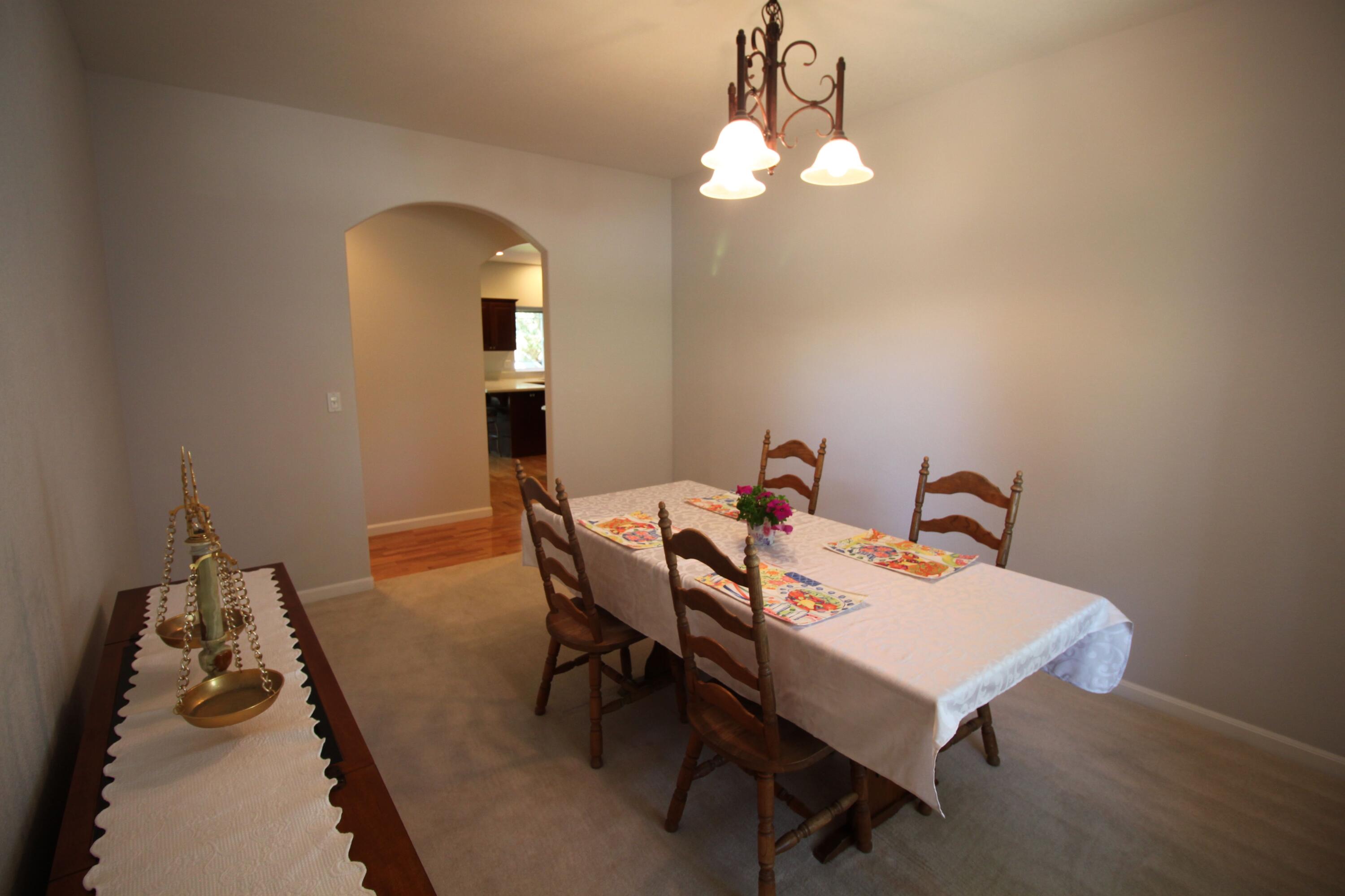 19846 Powers Road Bend, OR 97702 - Photo 5 of 20 Formal Dining Room