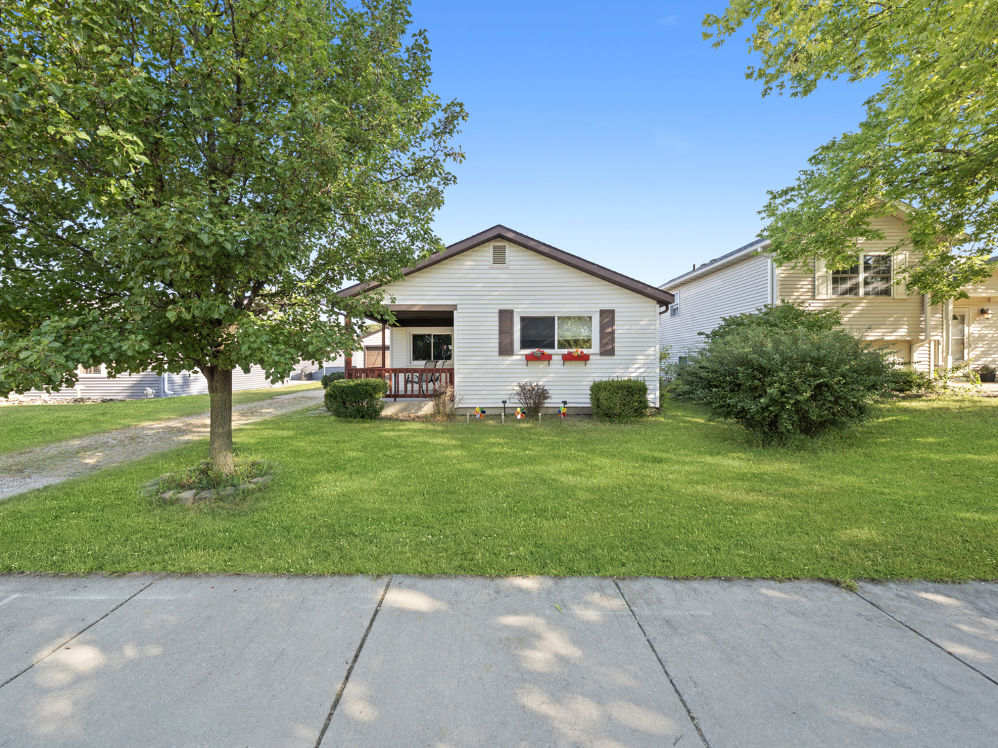1446 Erie Street Ottawa, IL 61350 - Photo 34 of 41 a front view of a house with a garden